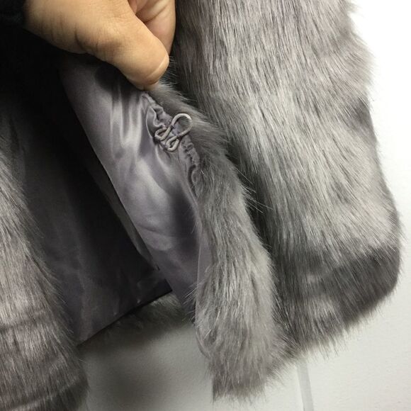 Forever 21 Gray Faux Fur Hook Front Vest S - Picture 8 of 9